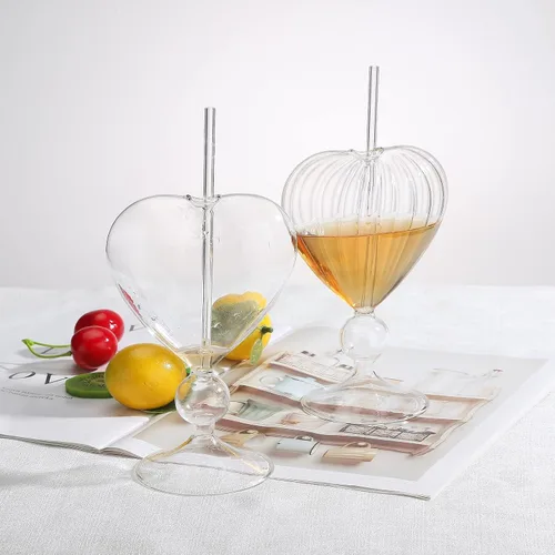 Vista 7 de BestAlice 2 vasos de Martini de vidrio de cóctel, 8 onzas, copas de cóctel creativas en forma de corazón con pajilla, copa romántica de cristal