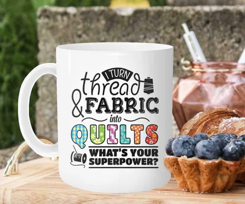 Vista 5 de Taza de café con texto en inglés "I Turn Fabric and Thread Into Quilts What's Superpower", ideal para regalos de cumpleaños, 11 onzas