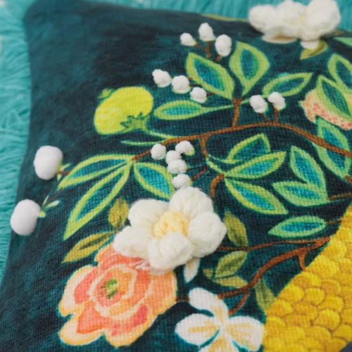 Vista 5 de JWH Funda de almohada con estampado de flores de pavo real azul y verde, funda de almohada decorativa de chenilla con borlas para cama, sala