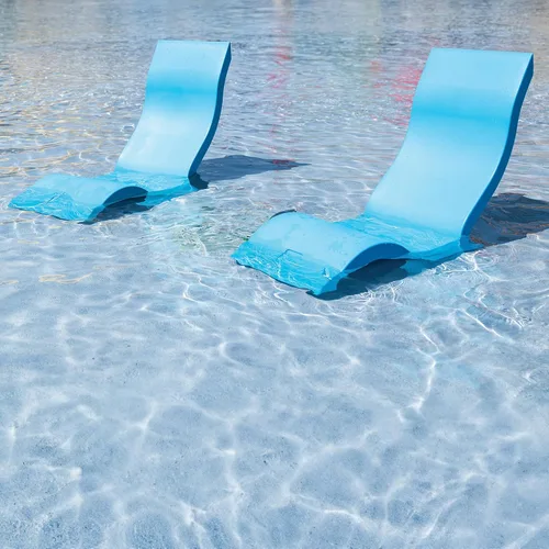Vista 2 de Ledge Lounger - Silla Signature - Silla interior para piscina y solárium - Diseñada para estantes poco profundos de hasta 9 pulgadas - Compatible