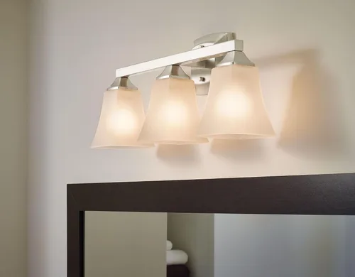 Vista 2 de Moen Voss YB5163ORB - Accesorio de tocador de baño de doble montaje con 3 luces de bronce aceitado con vidrio esmerilado