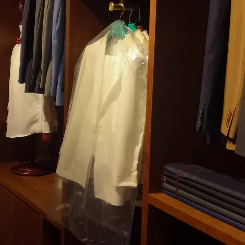 Vista 5 de 10 fundas de plástico transparente para ropa de 35.4 pulgadas, bolsas protectoras a prueba de polvo, adecuadas para almacenamiento en el hogar