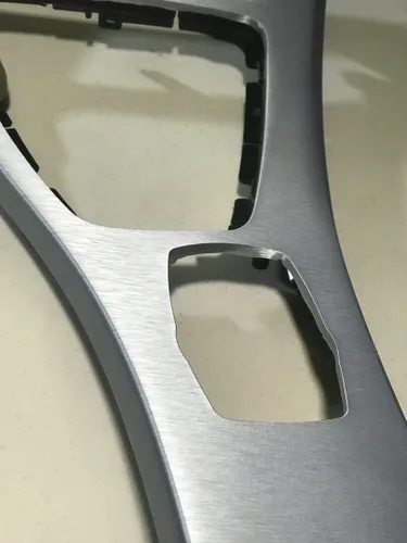 Vista 5 de VViViD® XPO Rollo de vinilo para envolver el coche con acero cepillado plateado y tecnología de liberación de aire (0.5 pies x 5 pies/0.15 x 1.52 m)
