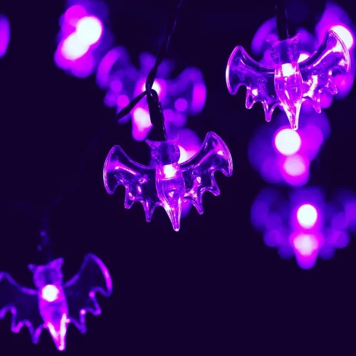 Vista 6 de RECESKY Guirnalda de 70 luces LED de murciélagos – Cadena de luces moradas de Halloween de 22.6 pies con temporizador automático, extensible, 8