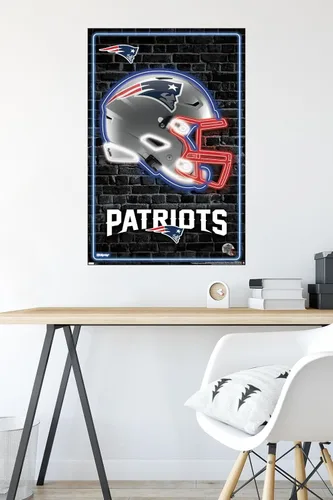 Vista 4 de NFL New England Patriots - Póster de pared con casco neón 23, 34 pulgadas de largo x 22.4 pulgadas de ancho, versión sin marco