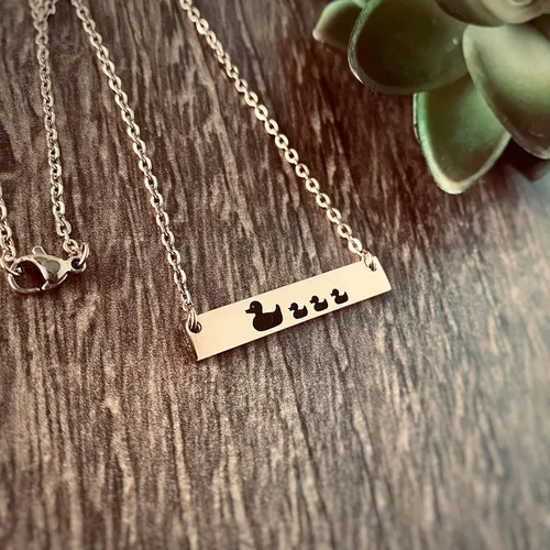 Vista 2 de Mama Duck with Ducklings Jewelry for Women, Mother's Horizontal Bar Necklace, Silver, Rose Gold or Yellow Gold in 16, 18, or 20 inch