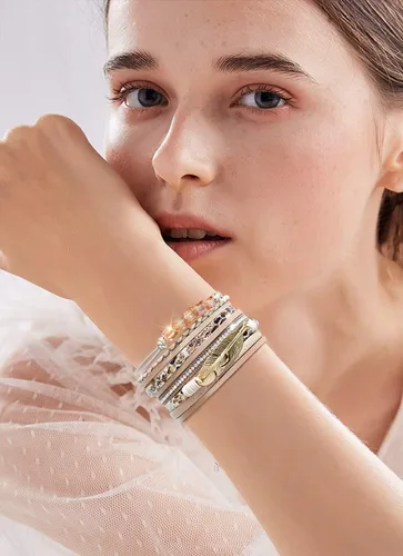 Vista 4 de Wowanoo - Juego de 3 pulseras de cuero de varias capas con cierre magnético para mujer, con cristales, ramas de árbol pulseras para mujer.