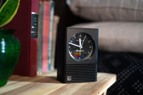 Vista 6 de Soundfreaq Sound Rise Classic, SFQ-14: Radio despertador de cabecera y altavoz Bluetooth, con reloj analógico, radio FM, puerto de carga USB