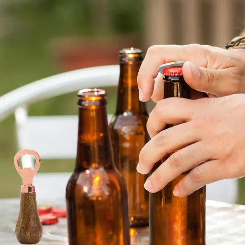 Vista 4 de Paquete de 2 abridores de botellas de madera con mango de nogal, abridor de botellas de bebidas con mango de madera para amantes de la cerveza