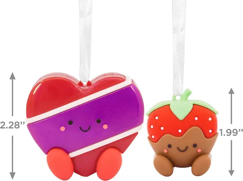 Vista 4 de Hallmark Better Together Adornos Magnéticos de Navidad de Fresa y Chocolate para Árbol, Juego de 2