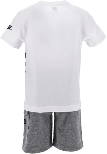 Vista 2 de Nike Conjunto de camiseta deportiva y pantalones cortos cargo (bebéniños pequeños), Blanco Gris