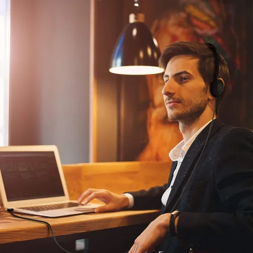 Vista 5 de Maeline Auriculares con enchufe de auriculares de 0.138 in - 1 paquete - Negro