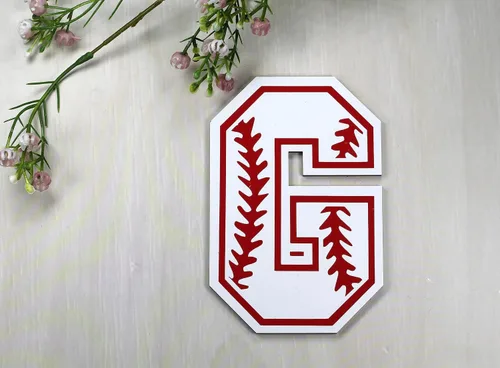 Vista 2 de Letra de madera con temática deportiva para habitación de niño - Decoración de sala deportiva (béisbol)