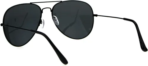 Vista 4 de Gafas de sol clásicas para hombre con borde de metal.