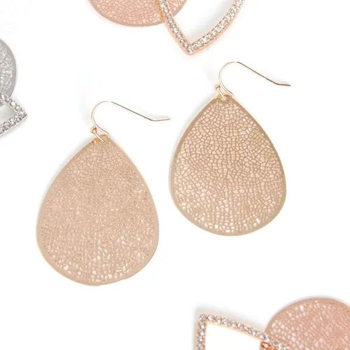 Vista 7 de Humble Chic Aretes colgantes de lágrima para mujer, en tono dorado, rosa o plateado, delicados aretes de filigrana, Metal, No es una piedra preciosa