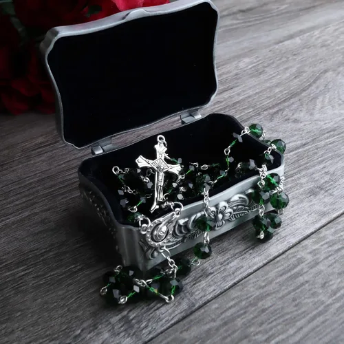 Vista 6 de Rosario de cristal verde esmeralda, cuentas de oración católicas, regalos religiosos para hombres y mujeres, 20 pulgadas de largo y crucifijo de 1 ½