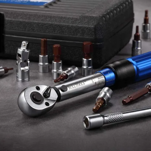 Vista 6 de Juego de llaves BULLTOOLS dinamométricas con accionamiento de 1/4 pulgadas de dirección dual. Llave dinamométrica ajustable de 90 dientes con Juego