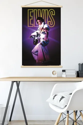 Vista 5 de Trends International Elvis Presley - Póster de pared de traje, 22.37 x 34.00 pulgadas, paquete de impresión premium y colgador de madera de haya
