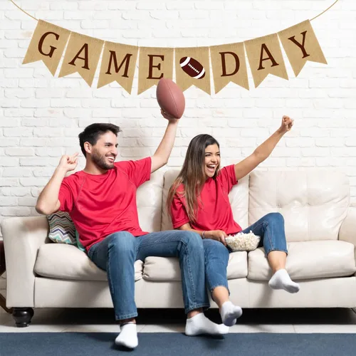 Vista 4 de Doumeny 2 carteles de arpillera para el día del partido, guirnalda de banderines de fútbol americano, pancarta de fiesta temática deportiva