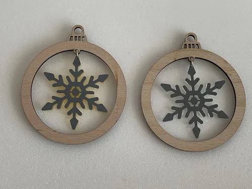Vista 7 de Adorno personalizado para árbol de Navidad 2025, nombres grabados personalizados, miembros de la familia, bola de madera cortada con láser, copos