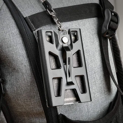Vista 7 de ZAZE Portatarjetas para tarjetas de identificación con clip de cordón, cartera de plástico duro duradero resistente, portatarjetas verticales