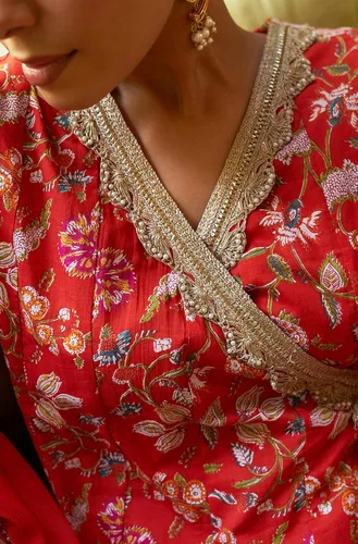 Vista 4 de Janasya Conjunto Kurta Embellecido Floral de Algodón Violeta Mujer