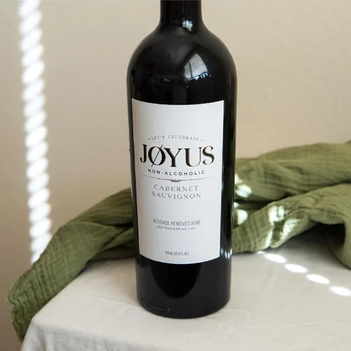 Vista 6 de Joyus Vino tinto sin alcohol, Cabernet Sauvignon, galardonado el mejor vino desalcoholizado de su clase, complejo y cálido, bajo en azúcar y bajo