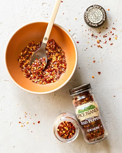 Vista 3 de Spice Islands Pimiento rojo triturado, 1.4 onzas