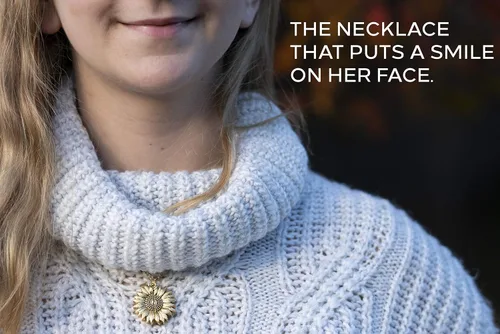Vista 6 de MyLittleSunflower - Collar You are My Sunshine - Collar de girasol con colgante de mensaje oculto grabado para mujeres, madre, hija, Cobre, No es