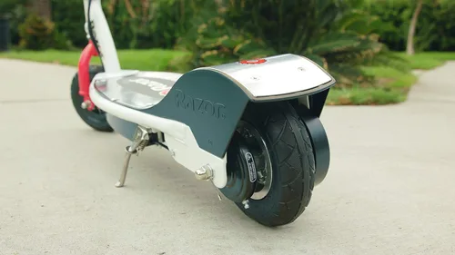 Vista 19 de Patinete eléctrico Razor E200 para adolescentes y adultos - Motor de alto torque de 12 MPH, 40 min de tiempo de conducción, peso máximo de 154