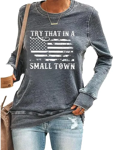 Vista 3 de Camiseta de manga larga con texto en inglés "Try That In A Small Town" para mujer, camiseta de cuello redondo