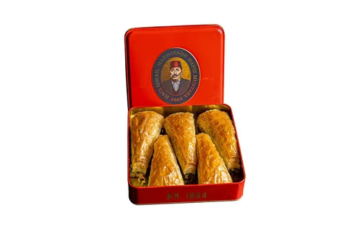 Vista 40 de Hafiz Mustafa 1864 Istanbul Baklava - Caja de pastelería - Bocadillos de postre de Baklava horneados hechos de hojas de masa filo fresca, pistacho