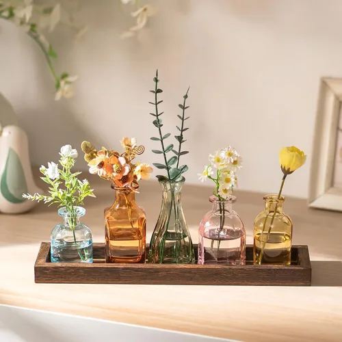 Vista 10 de Glasseam Jarrones de cristal para flor: 5 coloridos jarrones pequeños con bandeja de madera rústica para el hogar, oficina, sala de estar, baño