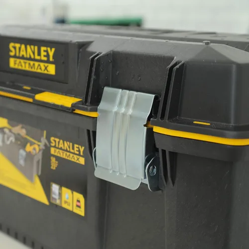 Vista 11 de STANLEY FATMAX - Caja de herramientas impermeable de 22.8 in, resistente al agua, gran capacidad de almacenamiento, ranura en V para corte extra