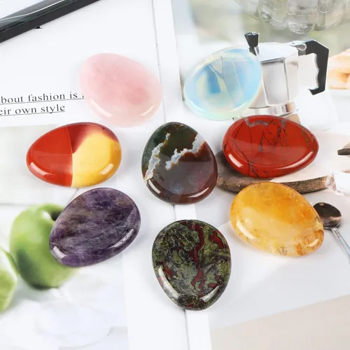 Vista 6 de Artistone Cristal de amatista para el pulgar, cristales curativos tallados, piedras de palma de bolsillo para ansiedad, alivio del estrés, meditación