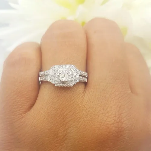 Vista 6 de Dazzlingrock Collection Anillo de compromiso de novia de oro de 14 quilates con diamantes redondos y princesa de 0,55 quilates con banda de 12 CT