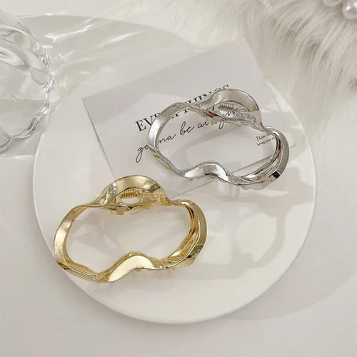 Vista 2 de Brinie Pinzas para el cabello, paquete de 2 pinzas geométricas huecas de aleación de metal antideslizantes para cabello grueso y fino, para mujeres