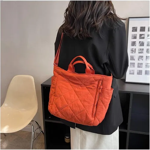 Vista 5 de Bolso de mano acolchado para mujer, ligero, acolchado, bolso cruzado tipo hobo, bolso cruzado casual de nailon acolchado