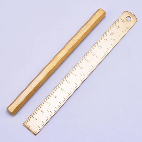 Vista 2 de EDC Pocket Seis Edge - Bolígrafo de latón macizo con regla de centímetro