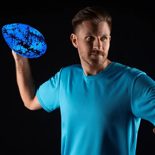 Vista 6 de Balón de fútbol que brilla en la oscuridad, balón de fútbol de cuero holográfico azul brillante para hombres y mujeres entrenamiento