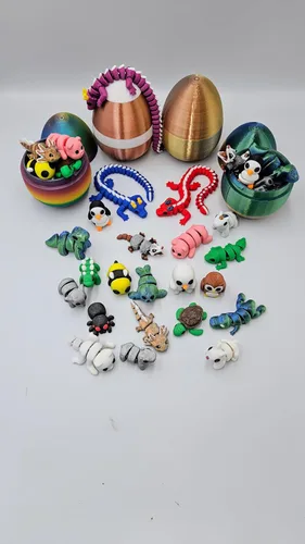 Vista 4 de Paquete de 10 minianimales misteriosos, figuras articuladas impresas en 3D, diseños únicos y divertidos, incluye huevo misterioso, alivio del estrés