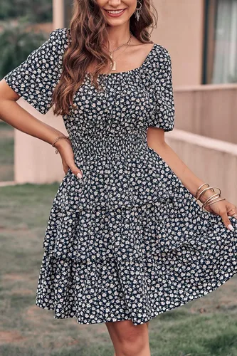 Vista 8 de PRETTYGARDEN Vestido corto de verano floral para mujer 2023, cuello cuadrado, manga corta, con volantes, estilo bohemio, con vuelo
