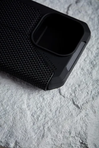 Vista 7 de URBAN ARMOR GEAR UAG - Funda diseñada para iPhone 14 Pro, Kevlar negra de 6.1 pulgadas, funda protectora resistente con tarjetero compatible