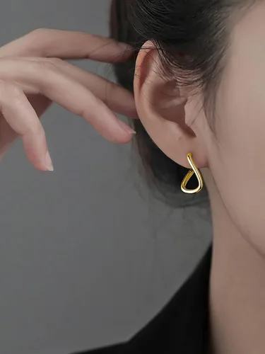 Vista 4 de Reffeer Aretes de aro curvados de plata de ley 925 para mujeres y adolescentes, aretes de aro cuadrados minimalistas trenzados
