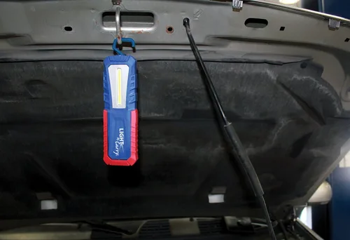 Vista 4 de Clore Automotive Light-N-Carry LNC1341 - Luz de trabajo LED COB recargable, 300 lúmenes