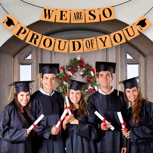Vista 5 de KatchOn, Cartel con texto en inglés «We Are So Proud Of You» – Grande, 14 pies, No DIY Cartel de felicitaciones, decoraciones de graduación negro