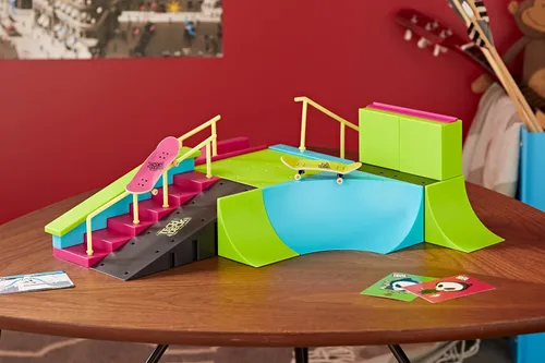 Vista 2 de Tech Deck, Neon Mega Park X-Connect Creator, juego de rampas personalizables que brillan en la oscuridad con 2 monopatines de dedo Blind, más de 90