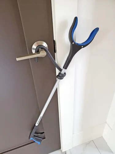 Vista 9 de Crutcheze Soporte para bastones, paquete de 3 unidades, clip flexible para bastones, para andadores, rodillos, scooters, mantiene los bastones al