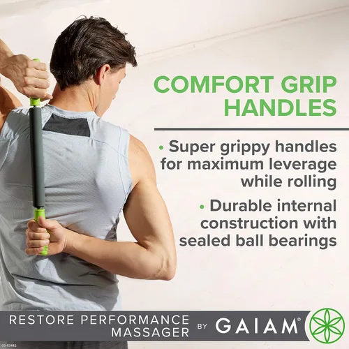 Vista 2 de Gaiam Restore Rodillo de masaje - (Dimensiones: 19 "L) Masajeador muscular de mano acolchado de espuma Asas de agarre cómodas Construcción