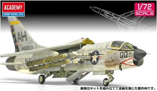 Vista 2 de Academy Hobby Model Kits Avión a escala : Kits de aviones y jets, 1/72 F-8E VF-162 Los cazadores
